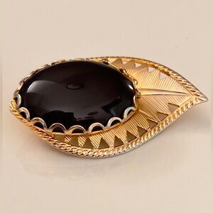 Vintage Florentine Etched Gold-
Tone & Faux Onyx Leaf Brooch